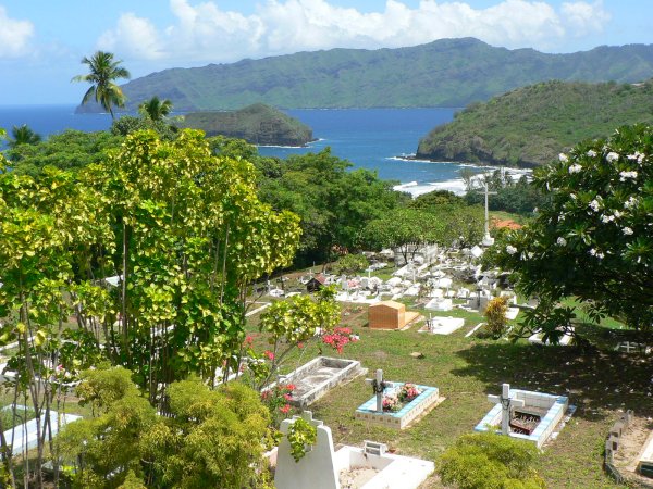 03- La Baie des Traitres vue du cimetiere d'Atuona 